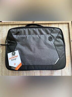STM Myth 16” Magnet black laptop briefcase